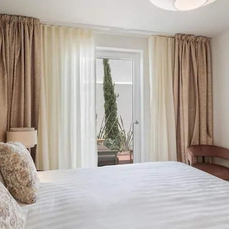 Luxury 2-bedroom Townhouse In Principe Real בית נופש ליסבון