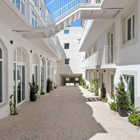 Luxury 2-bedroom Townhouse In Principe Real בית נופש
